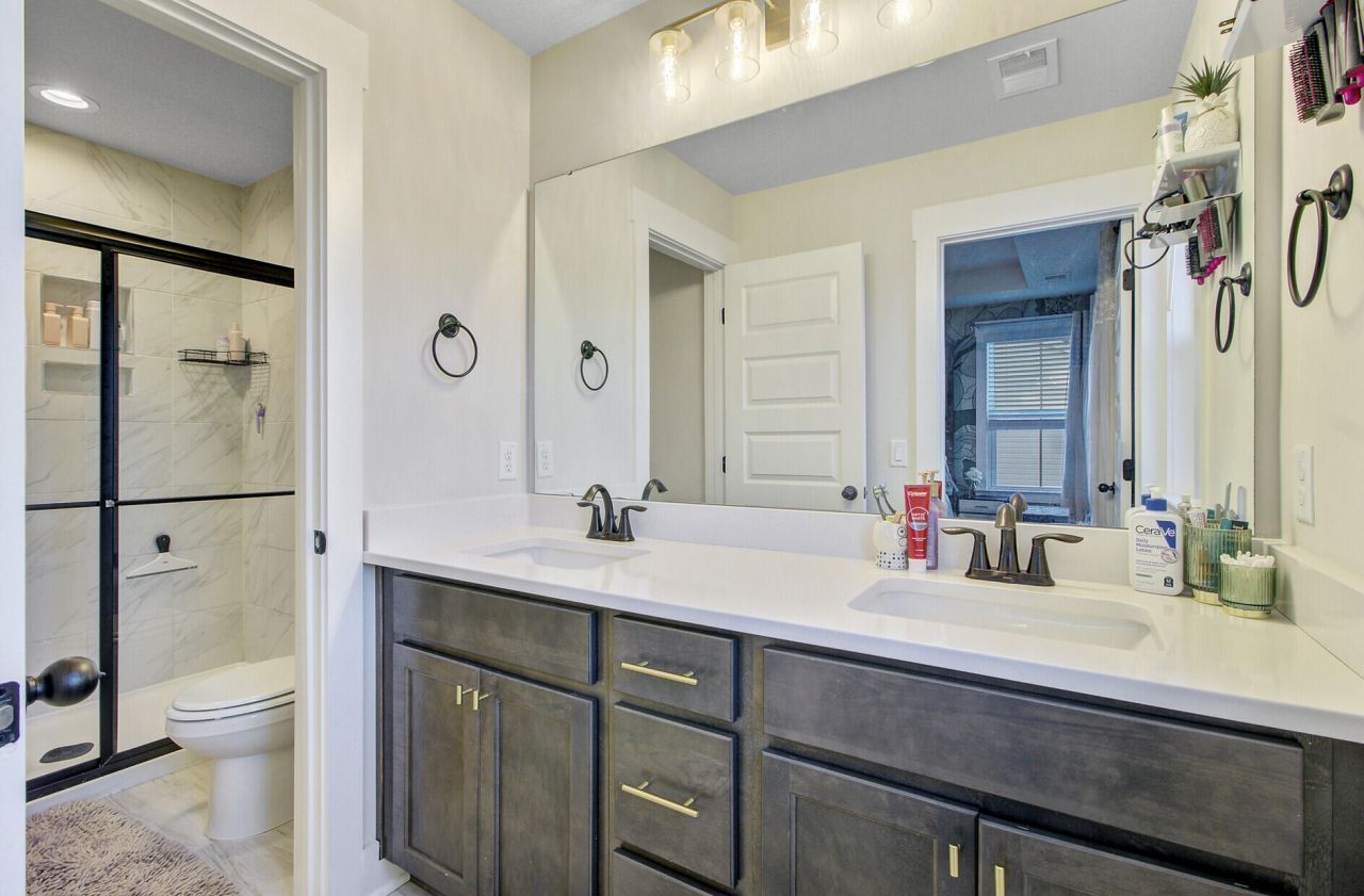 7749 Park Gate Drive Photo 23