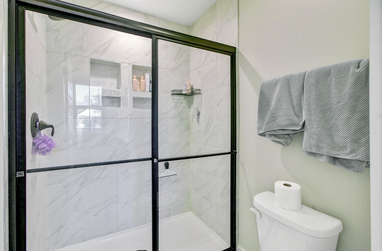 7749 Park Gate Drive Photo 24