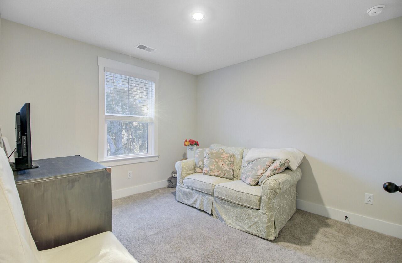 7749 Park Gate Drive Photo 28