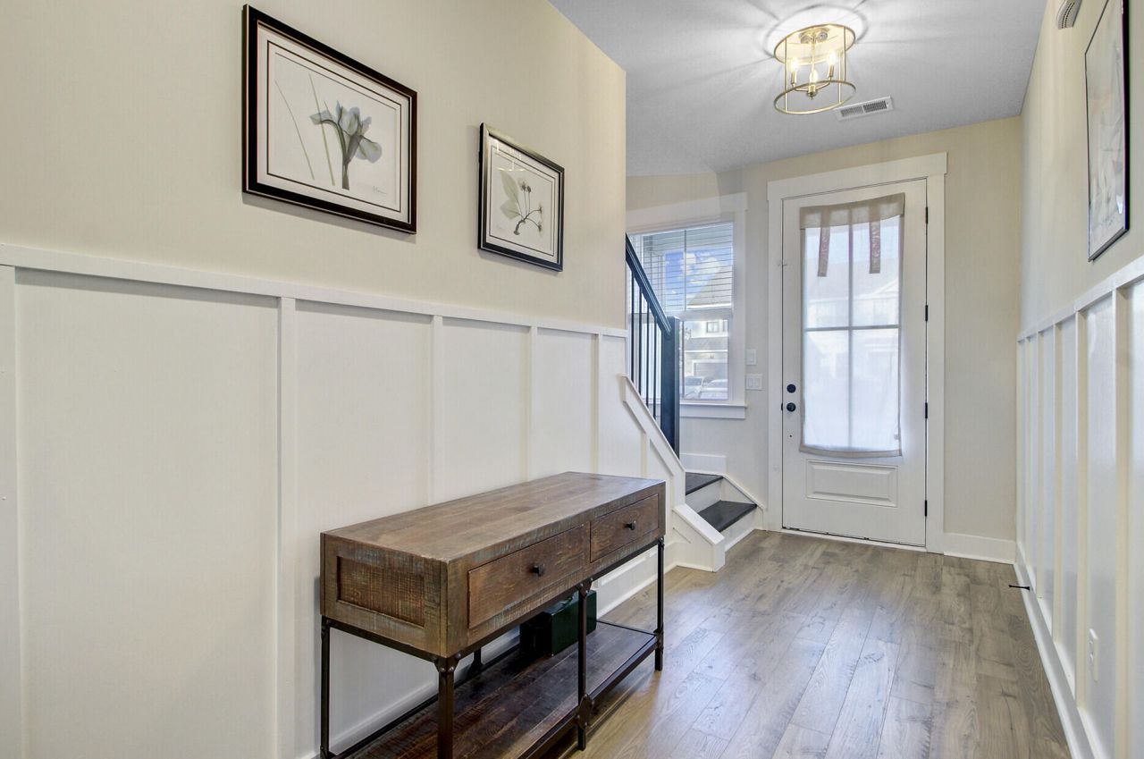 7749 Park Gate Drive Photo 6