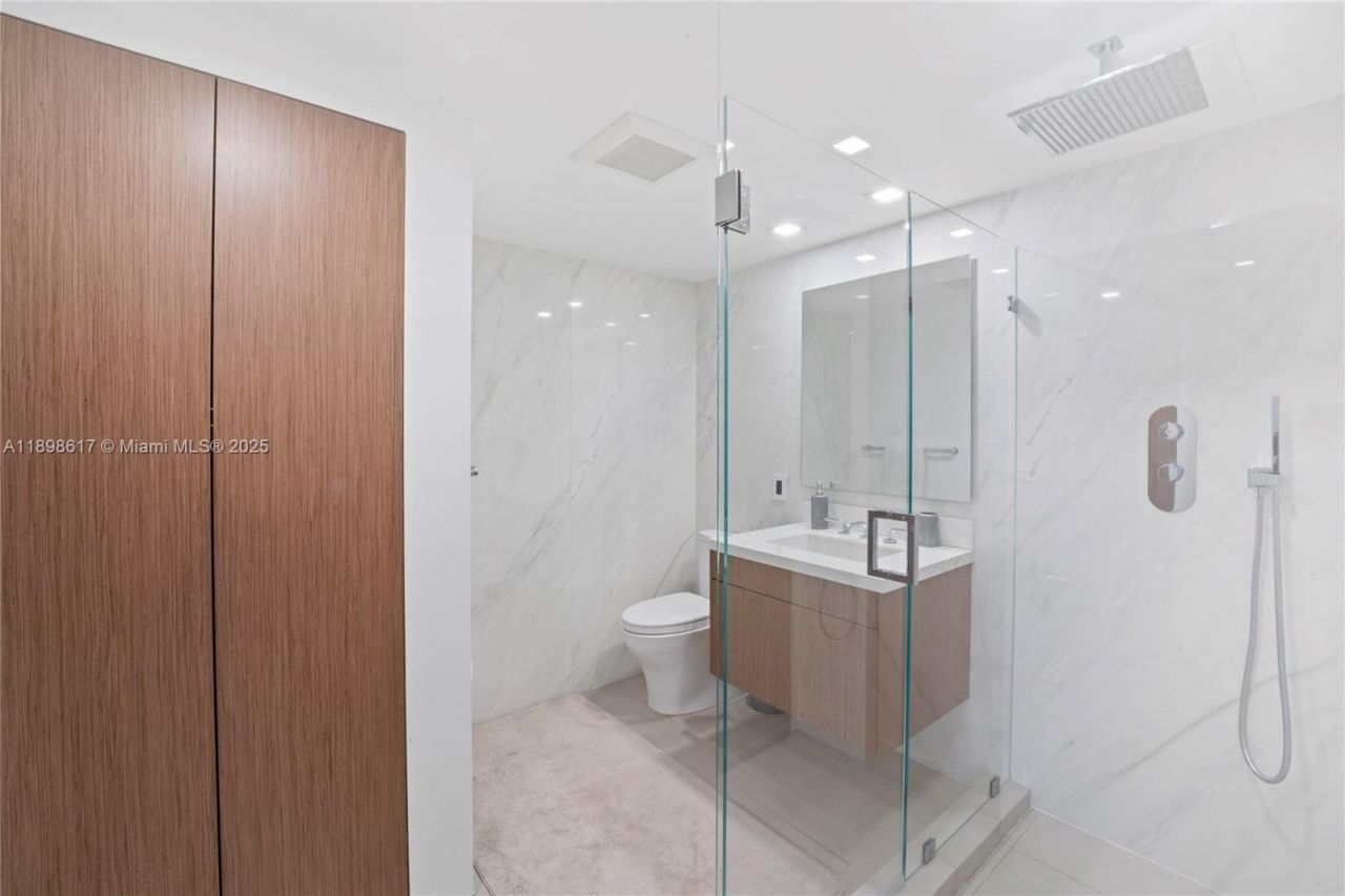 2301 Collins Ave, Unit 1005, Miami Beach, FL 33139 Photo