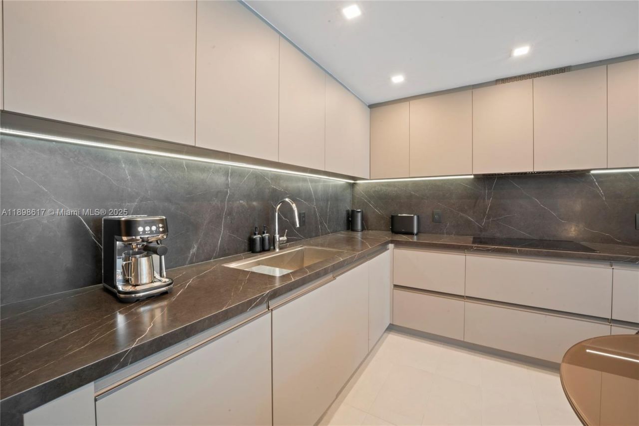 2301 Collins Ave, Unit 1005, Miami Beach, FL 33139 Photo