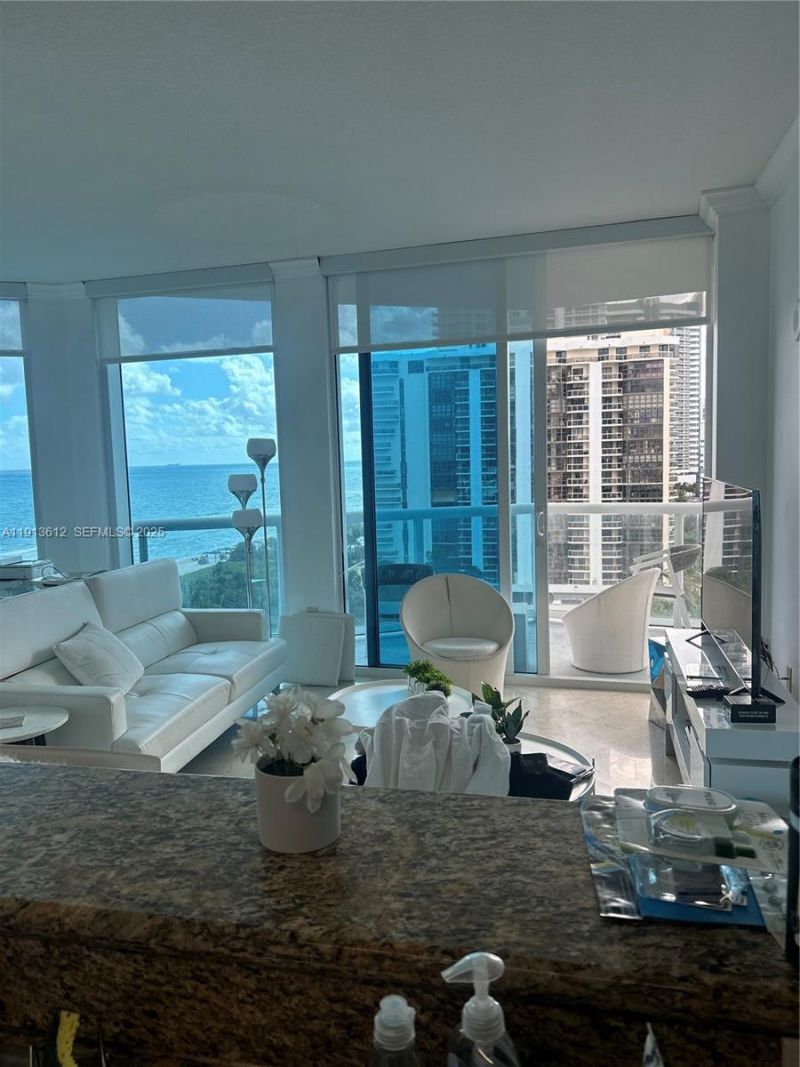 6515 Collins Ave, Unit 1007, Miami Beach, FL 33141 Photo