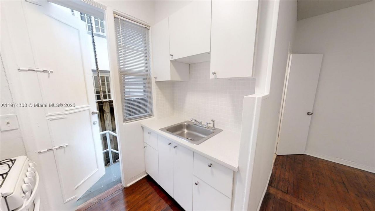 639 12th St, Unit 3, Miami Beach, FL 33139 Photo