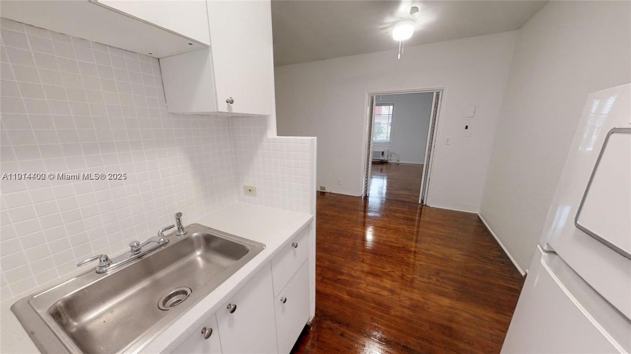 639 12th St, Unit 3, Miami Beach, FL 33139 Photo