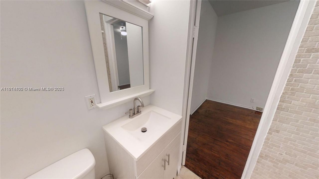 639 12th St, Unit 3, Miami Beach, FL 33139 Photo