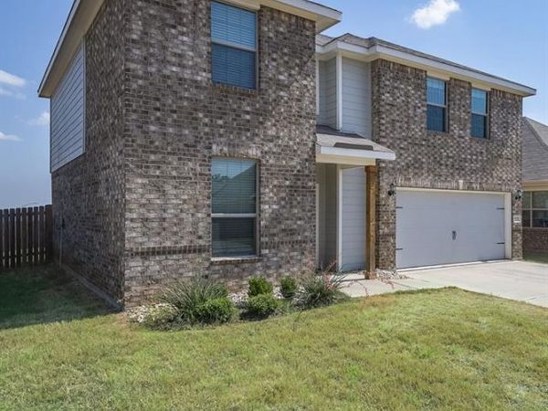 7525 Pleasant Oaks Street, Fort Worth, TX 76120