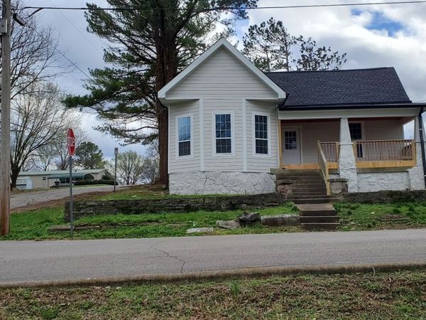 414 Washington St , Columbia, TN 38401