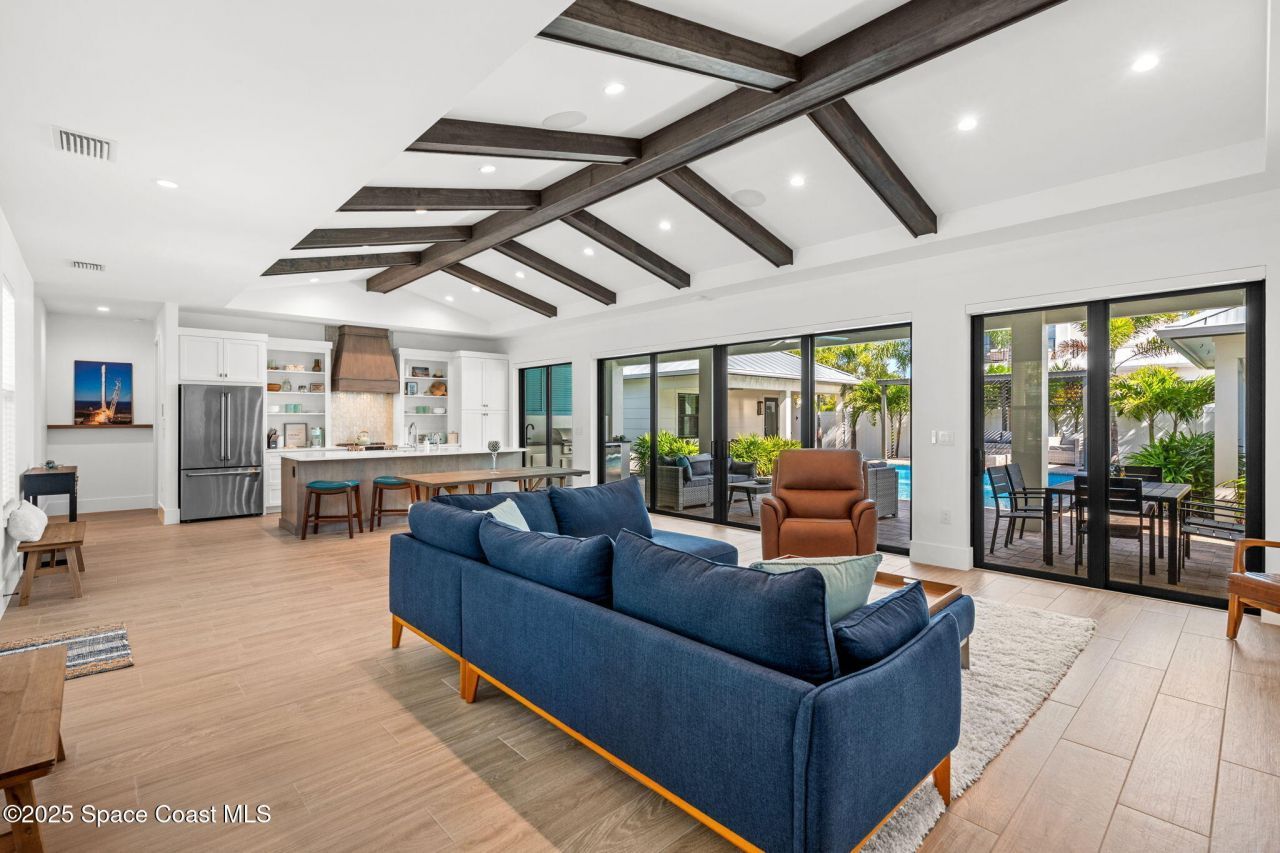 2021 S Orlando Avenue, Cocoa Beach, FL 32931 Photo