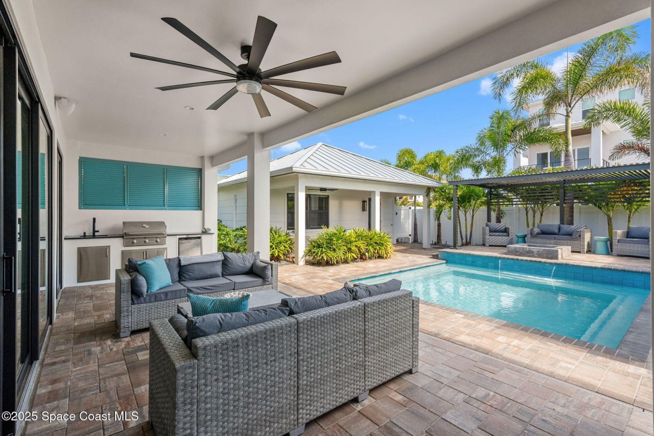 2021 S Orlando Avenue, Cocoa Beach, FL 32931 Photo