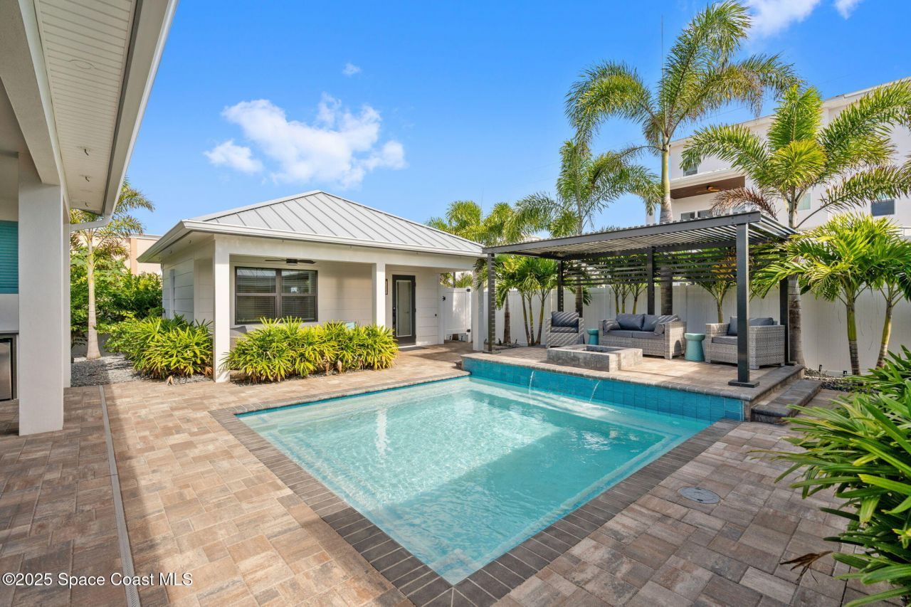 2021 S Orlando Avenue, Cocoa Beach, FL 32931 Photo