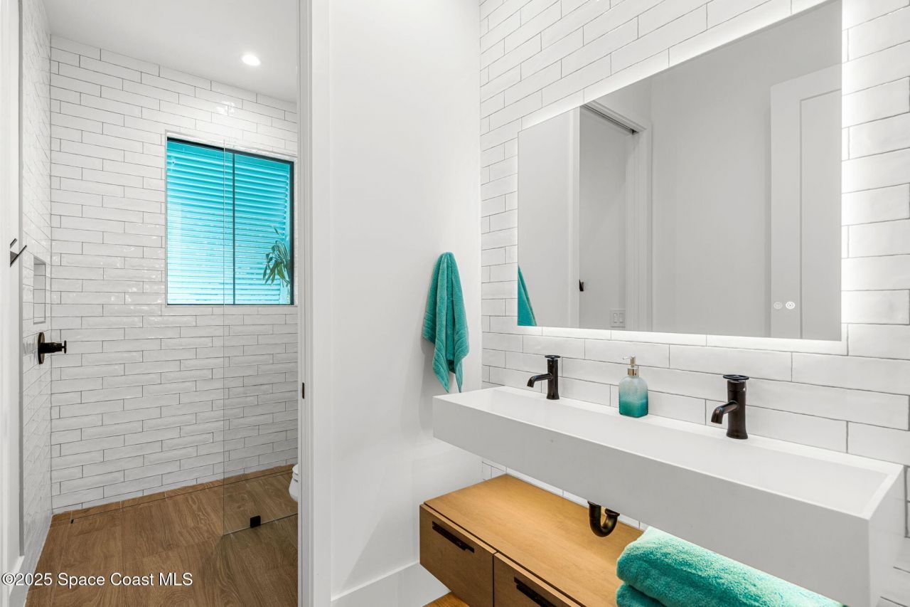 2021 S Orlando Avenue, Cocoa Beach, FL 32931 Photo