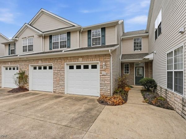 104 Falls River Drive, Munroe Falls, OH 44262