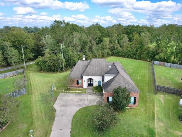 18011 Pierside Ln, Prairieville, LA 70769