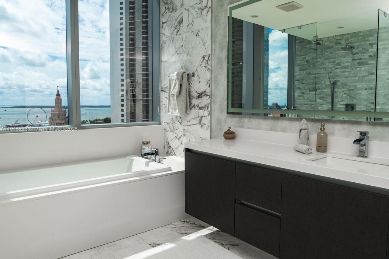 851 NE 1st Ave, Unit 1811, Miami, FL 33132 Photo