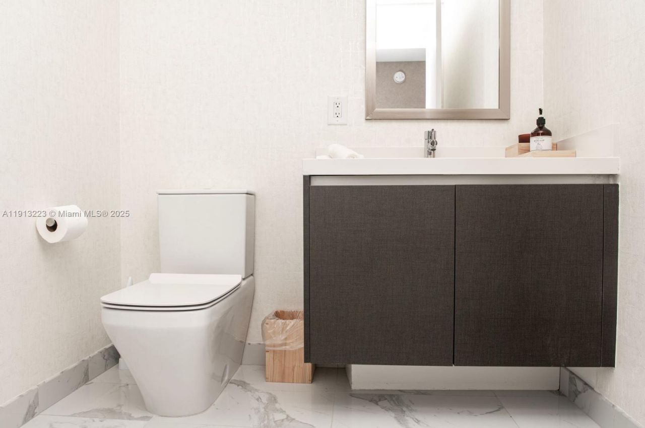 851 NE 1st Ave, Unit 1811, Miami, FL 33132 Photo