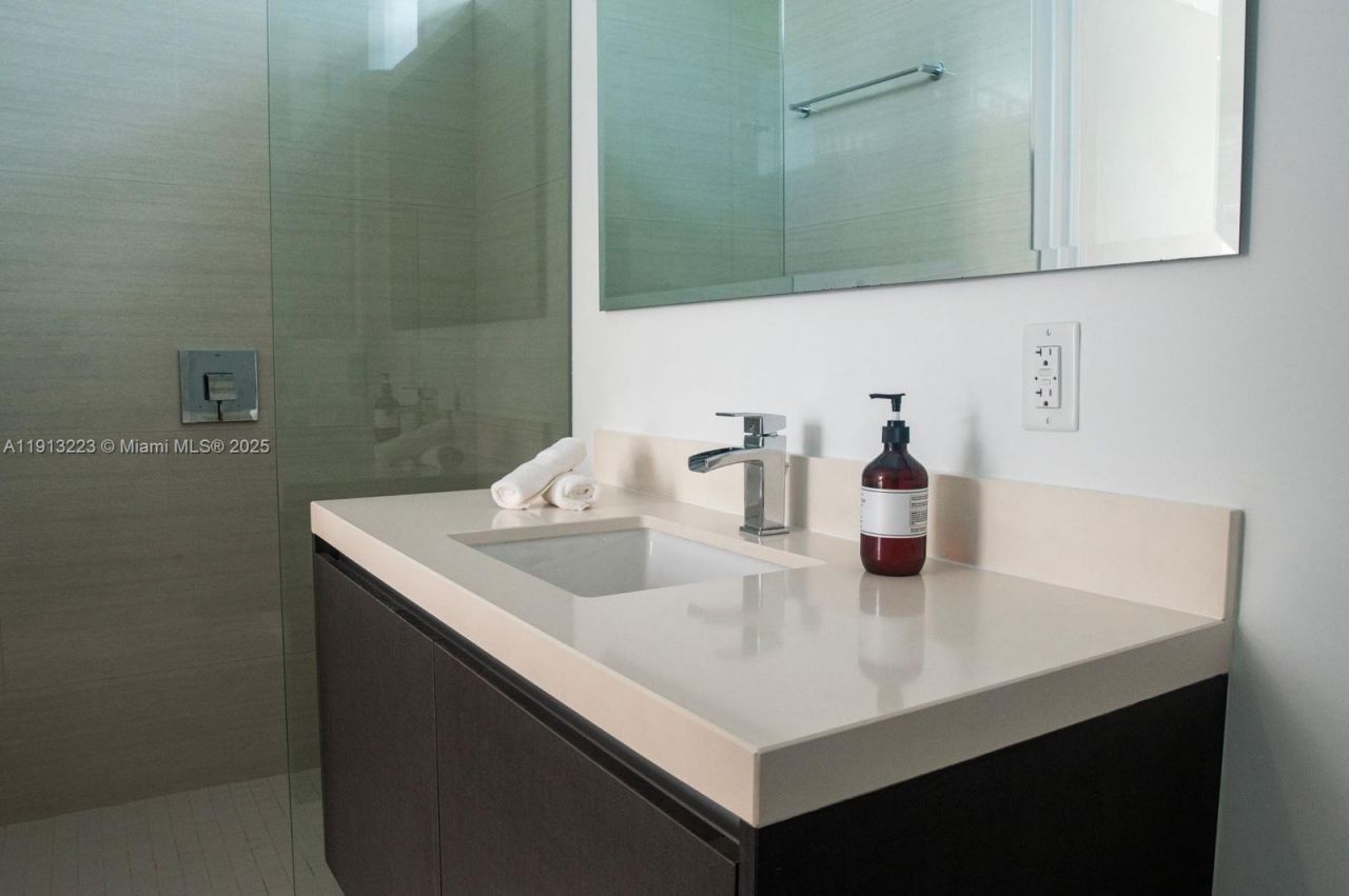 851 NE 1st Ave, Unit 1811, Miami, FL 33132 Photo