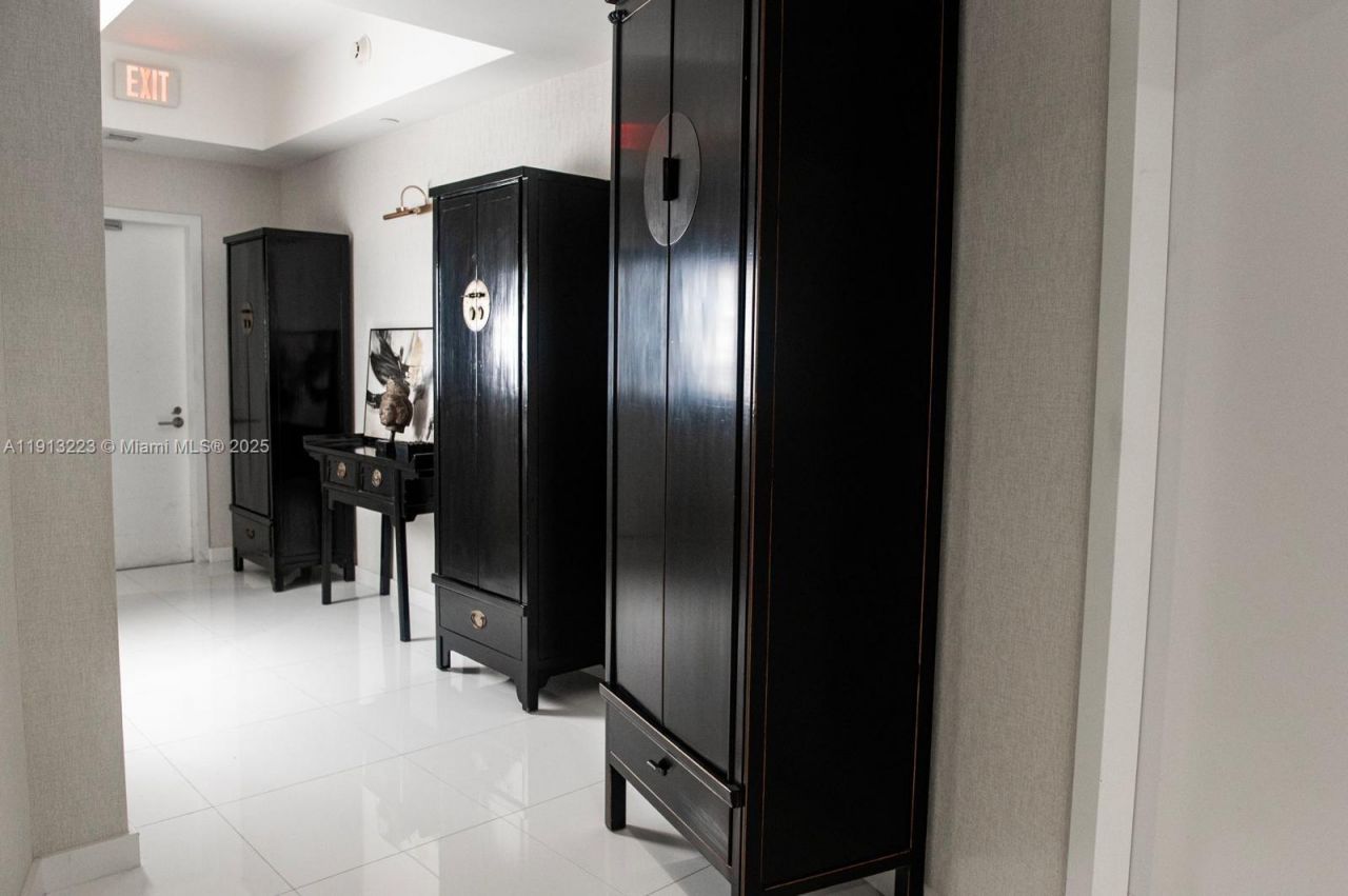 851 NE 1st Ave, Unit 1811, Miami, FL 33132 Photo