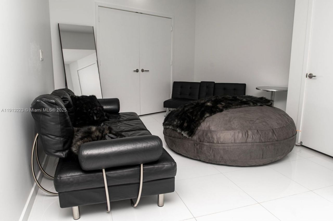 851 NE 1st Ave, Unit 1811, Miami, FL 33132 Photo