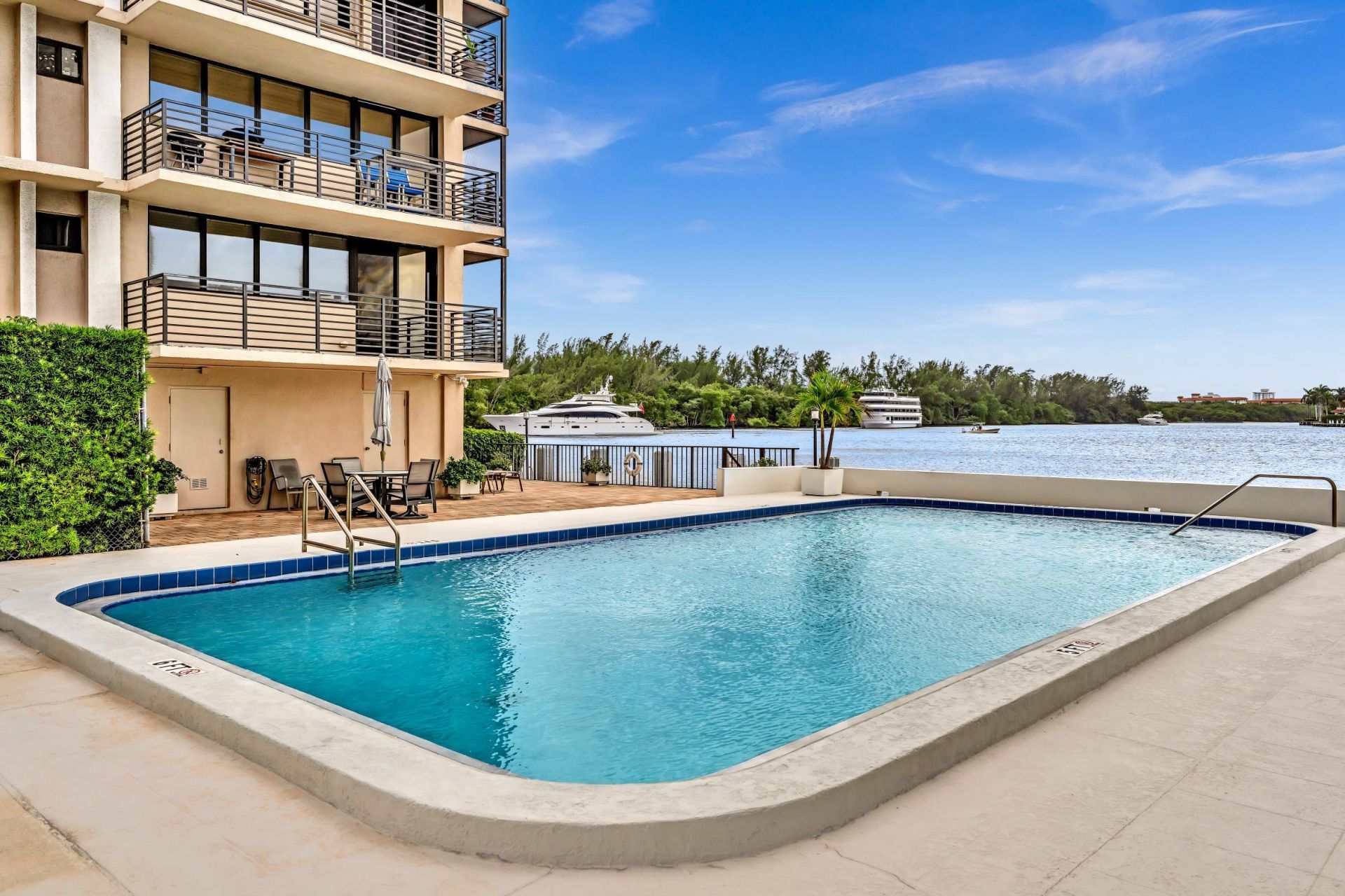 900 NE Spanish River Boulevard, Unit 4e, Boca Raton, FL 33431 Photo