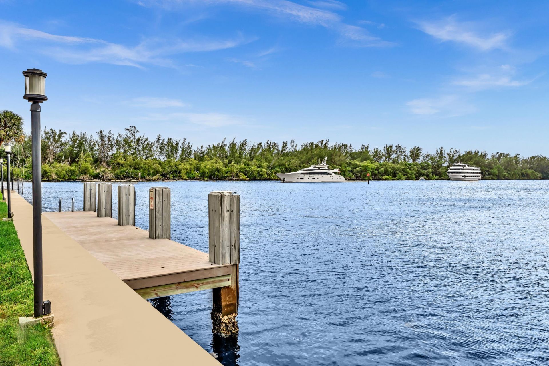 900 NE Spanish River Boulevard, Unit 4e, Boca Raton, FL 33431 Photo