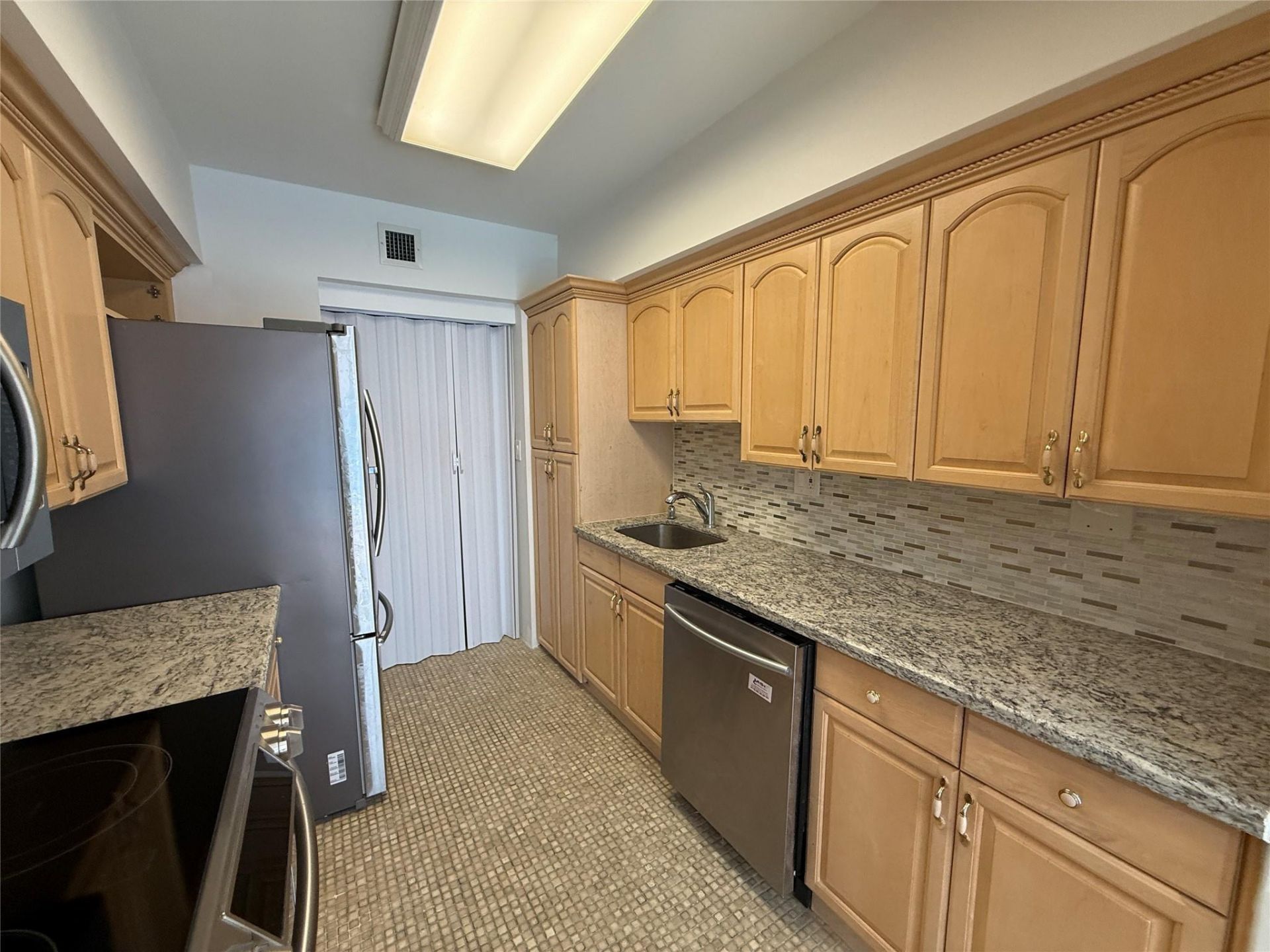 19707 Turnberry Way, Unit 8D, Miami, FL 33180 Photo