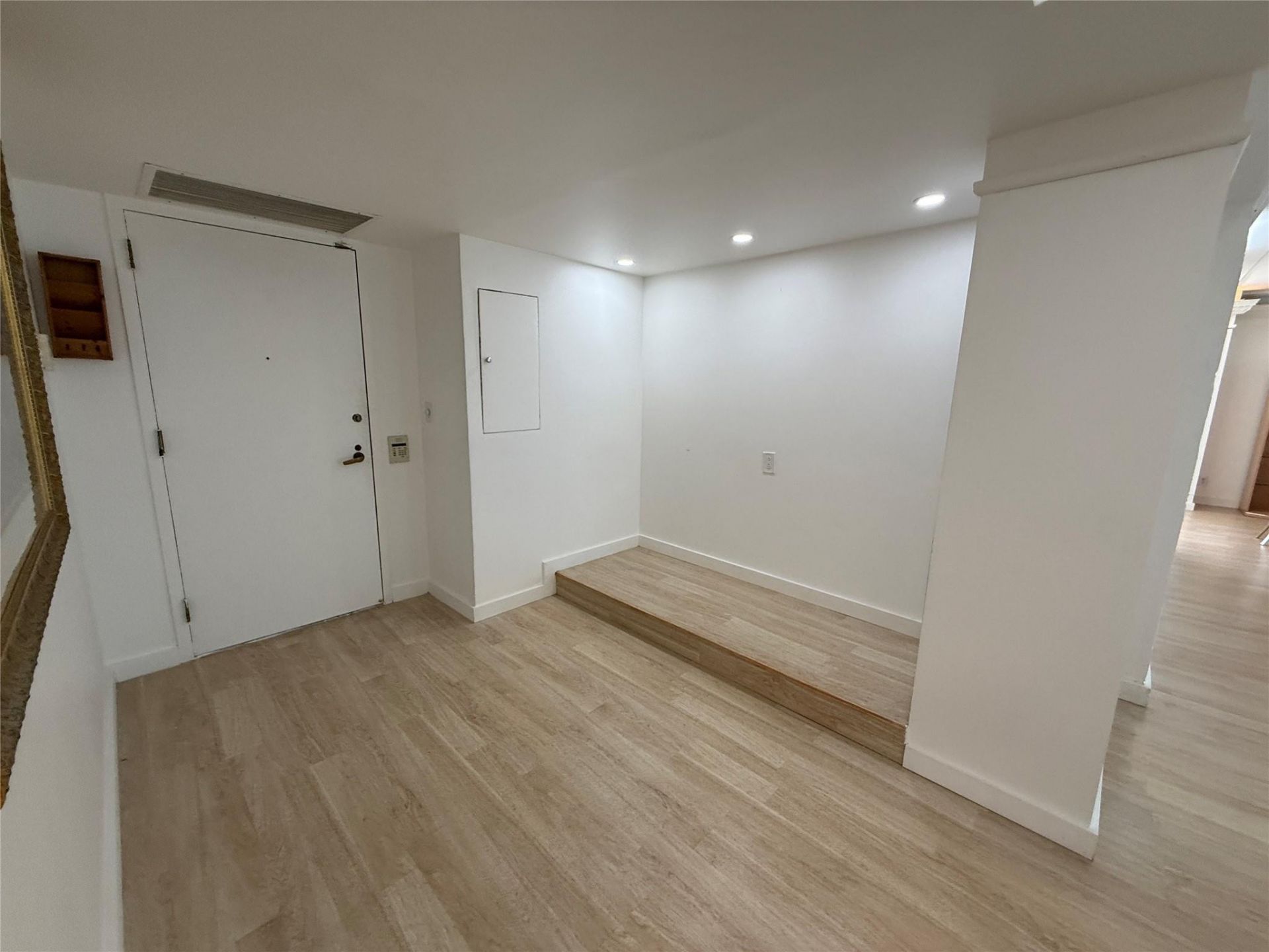 19707 Turnberry Way, Unit 8D, Miami, FL 33180 Photo