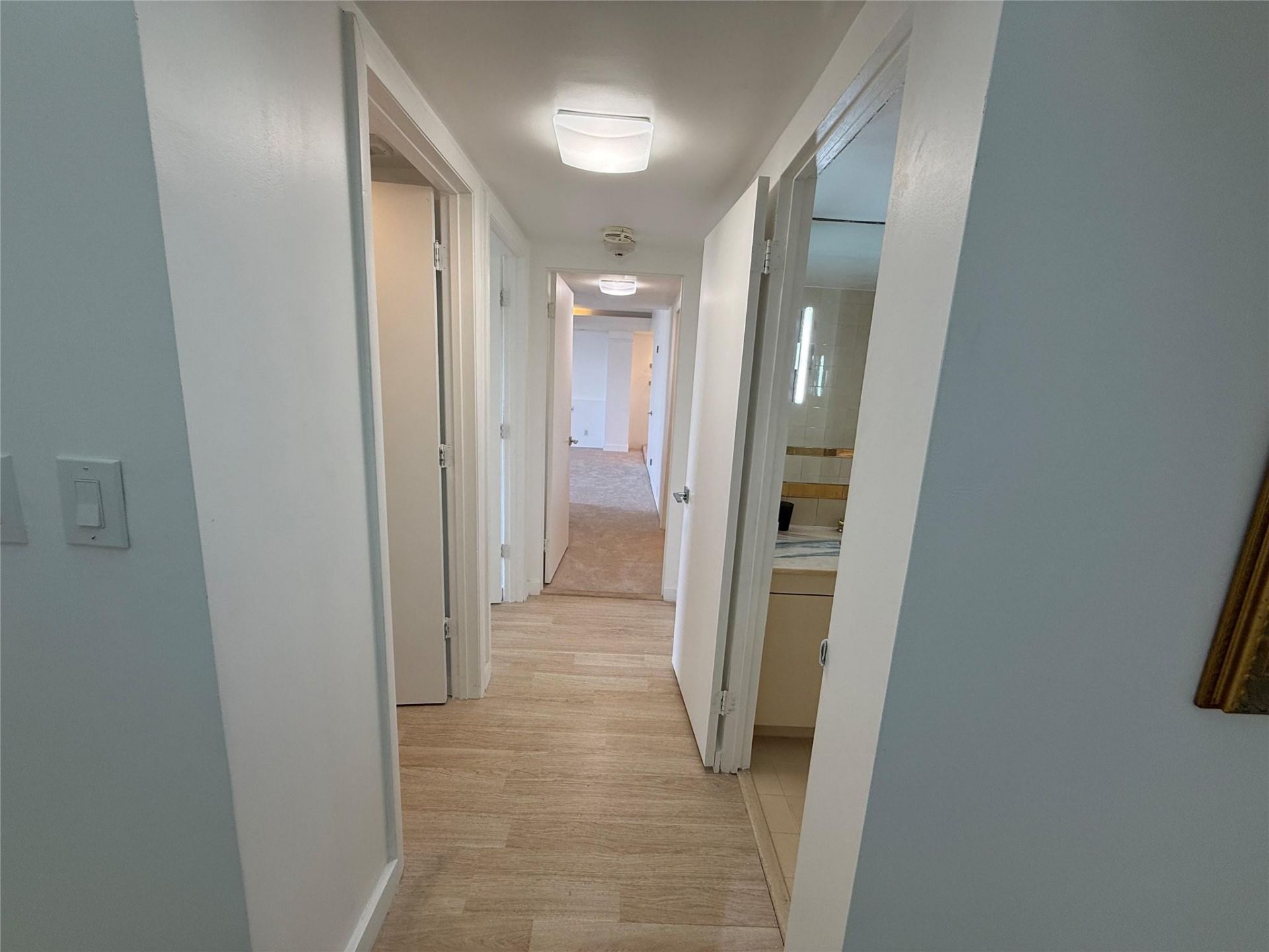 19707 Turnberry Way, Unit 8D, Miami, FL 33180 Photo