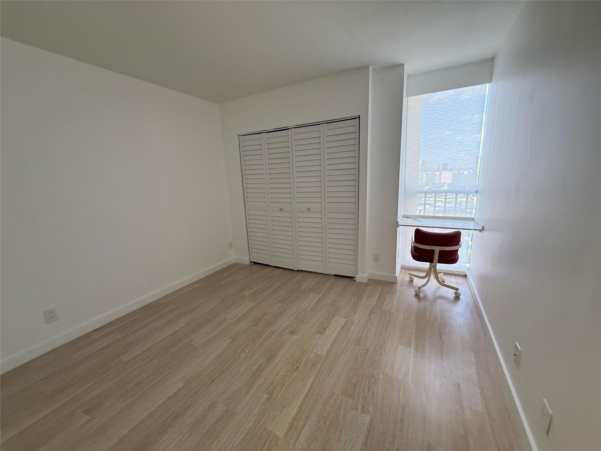 19707 Turnberry Way, Unit 8D, Miami, FL 33180 Photo