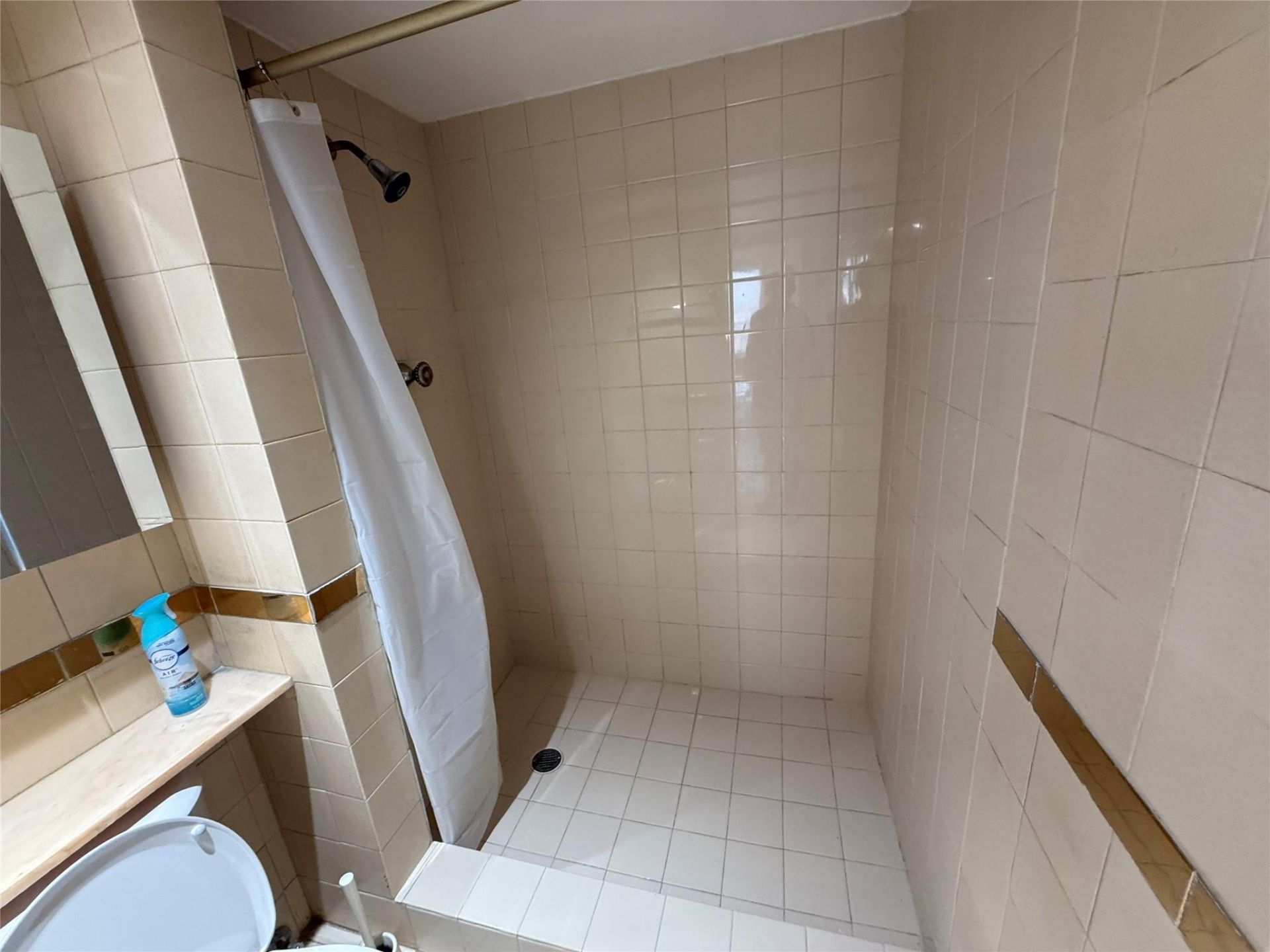 19707 Turnberry Way, Unit 8D, Miami, FL 33180 Photo