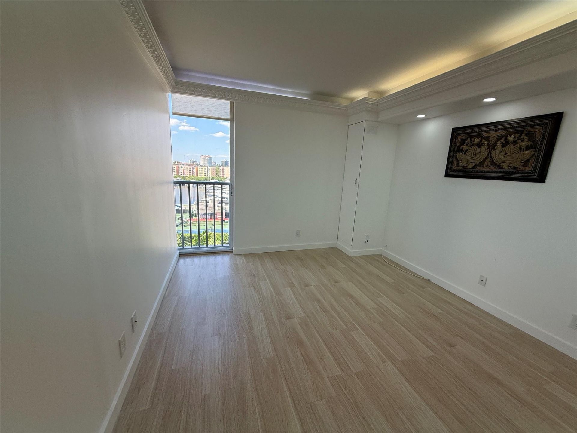 19707 Turnberry Way, Unit 8D, Miami, FL 33180 Photo