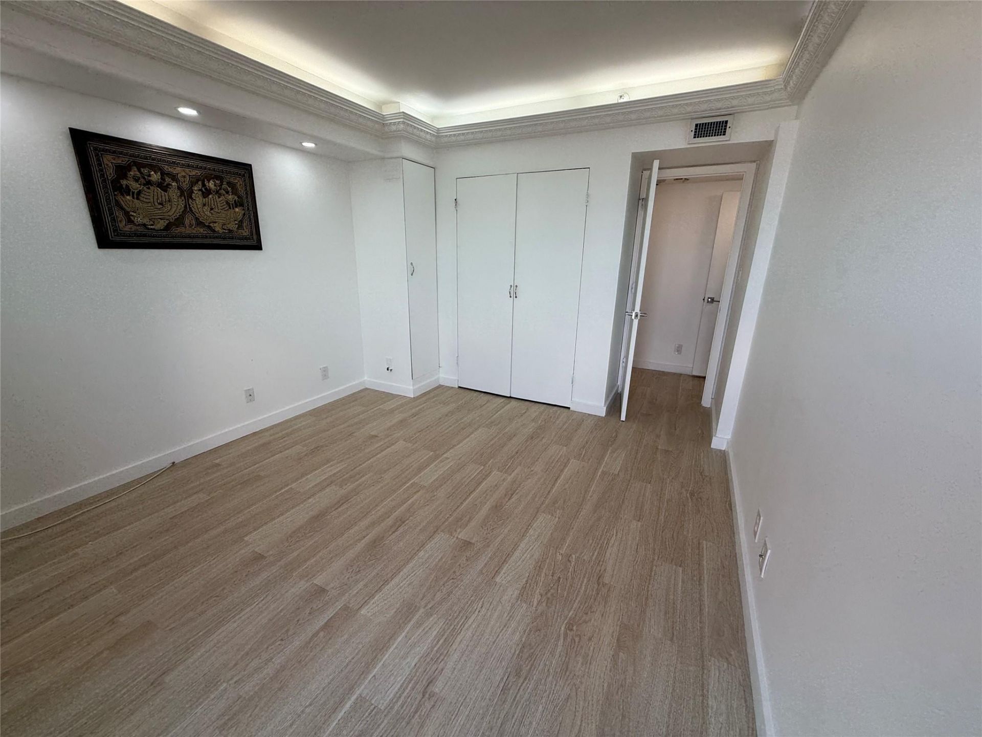 19707 Turnberry Way, Unit 8D, Miami, FL 33180 Photo