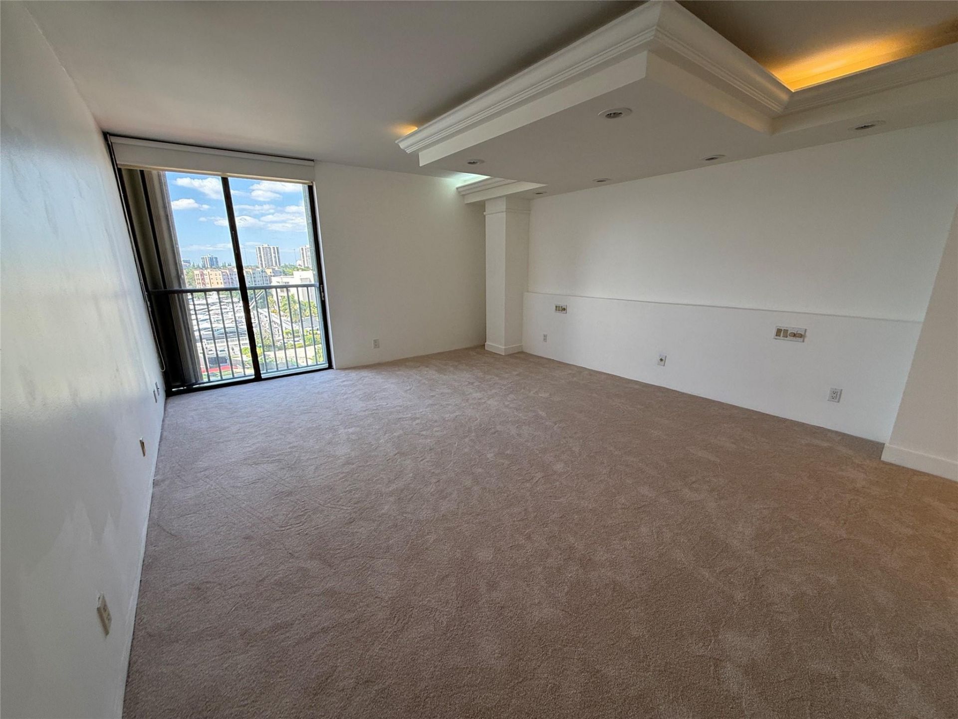 19707 Turnberry Way, Unit 8D, Miami, FL 33180 Photo