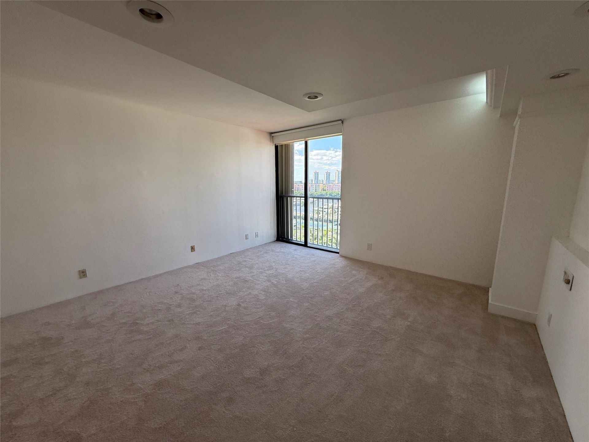 19707 Turnberry Way, Unit 8D, Miami, FL 33180 Photo
