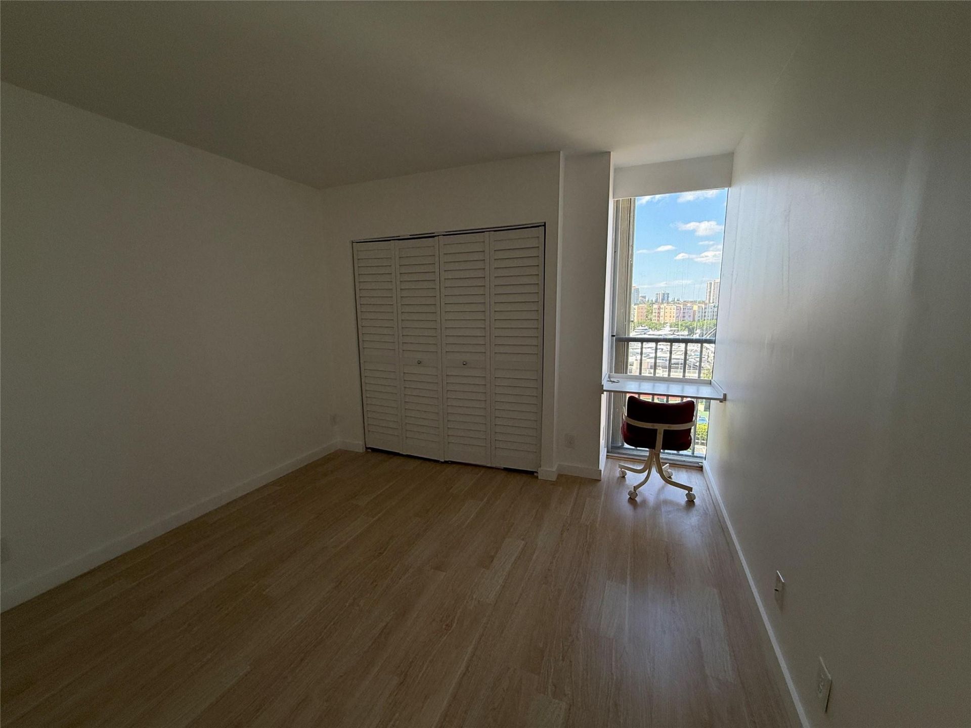 19707 Turnberry Way, Unit 8D, Miami, FL 33180 Photo