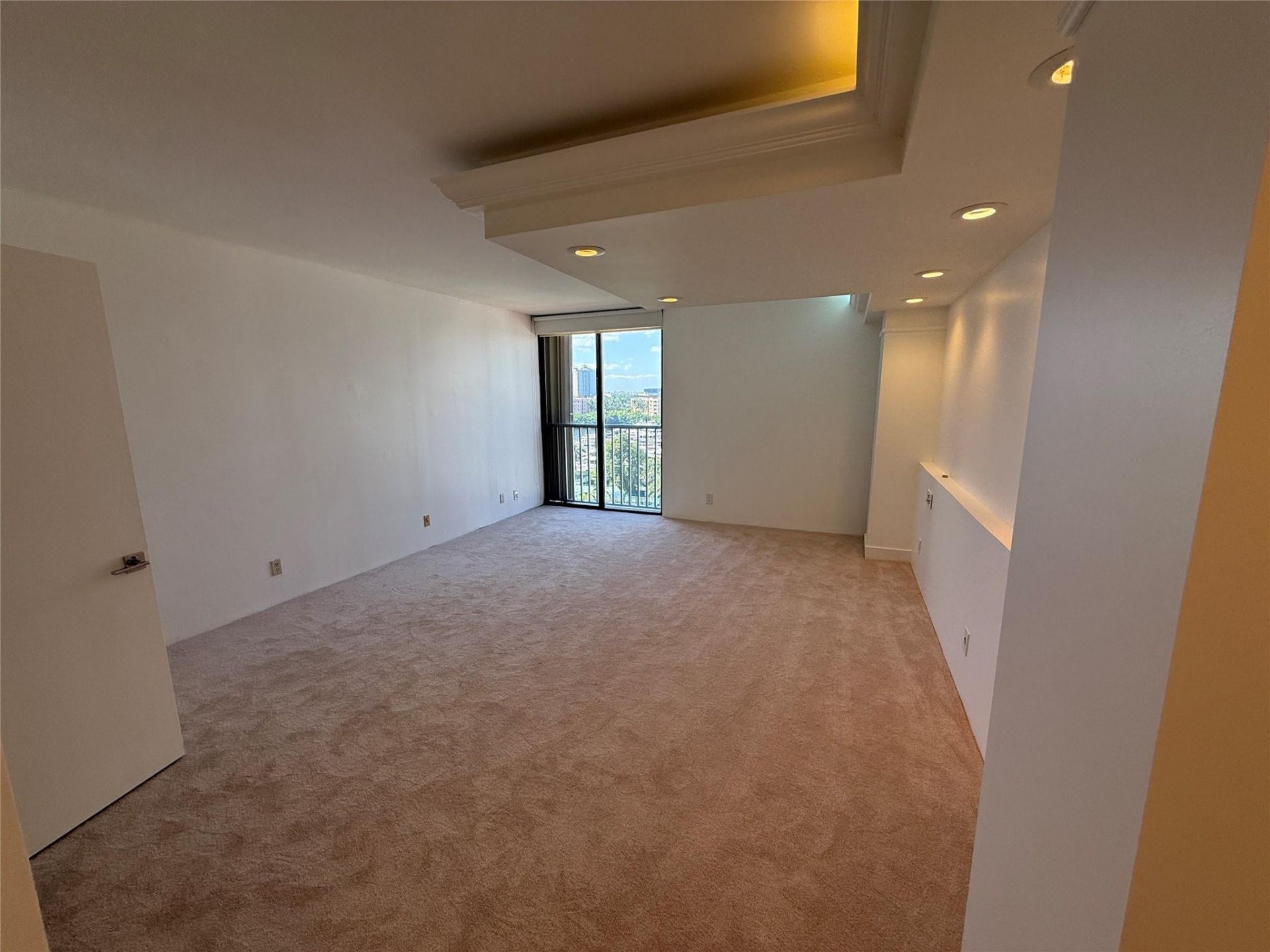 19707 Turnberry Way, Unit 8D, Miami, FL 33180 Photo