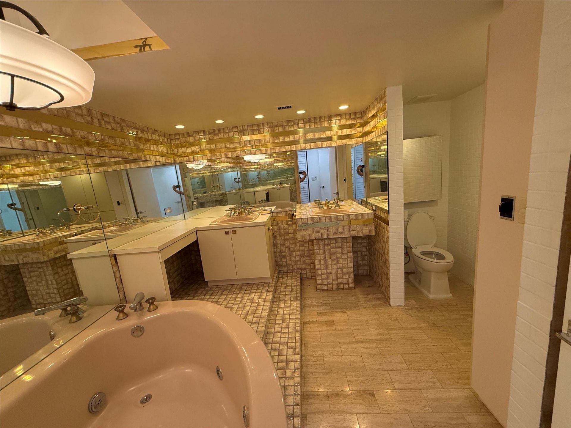 19707 Turnberry Way, Unit 8D, Miami, FL 33180 Photo