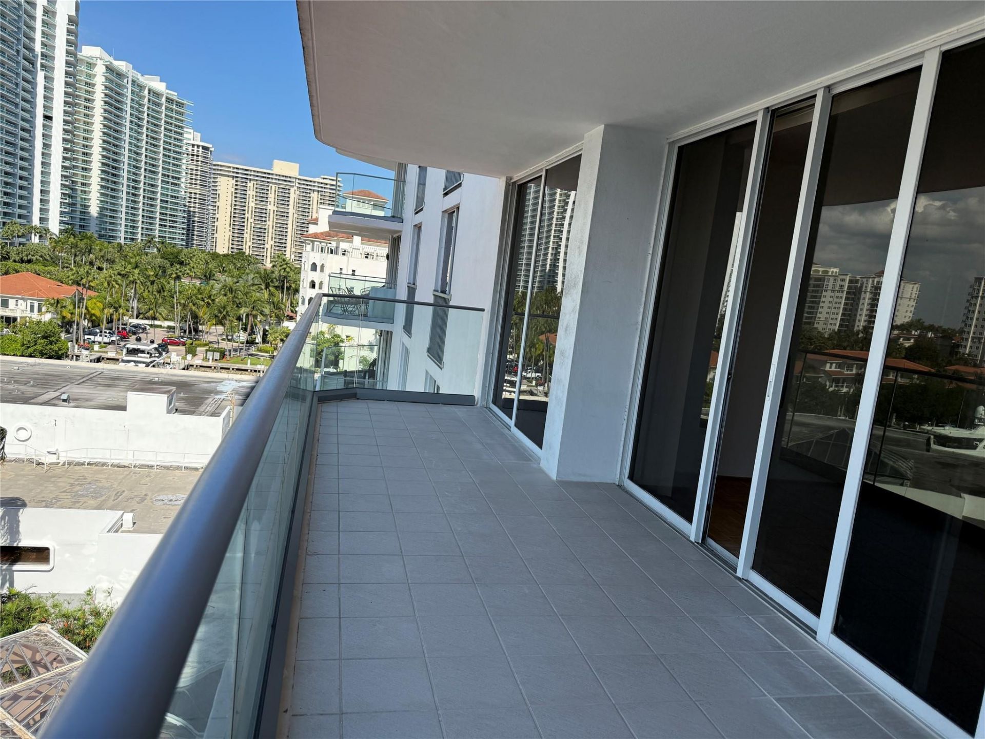 19707 Turnberry Way, Unit 8D, Miami, FL 33180 Photo