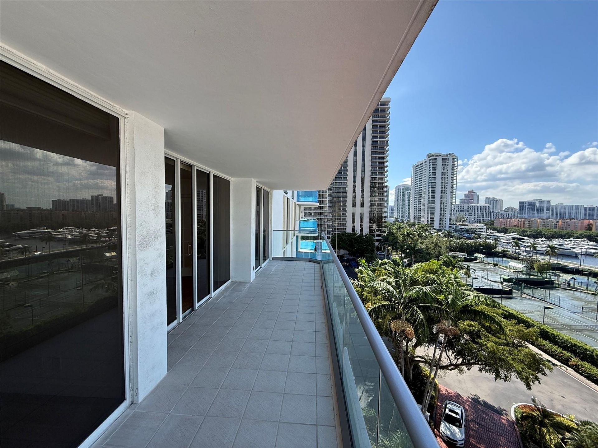 19707 Turnberry Way, Unit 8D, Miami, FL 33180 Photo