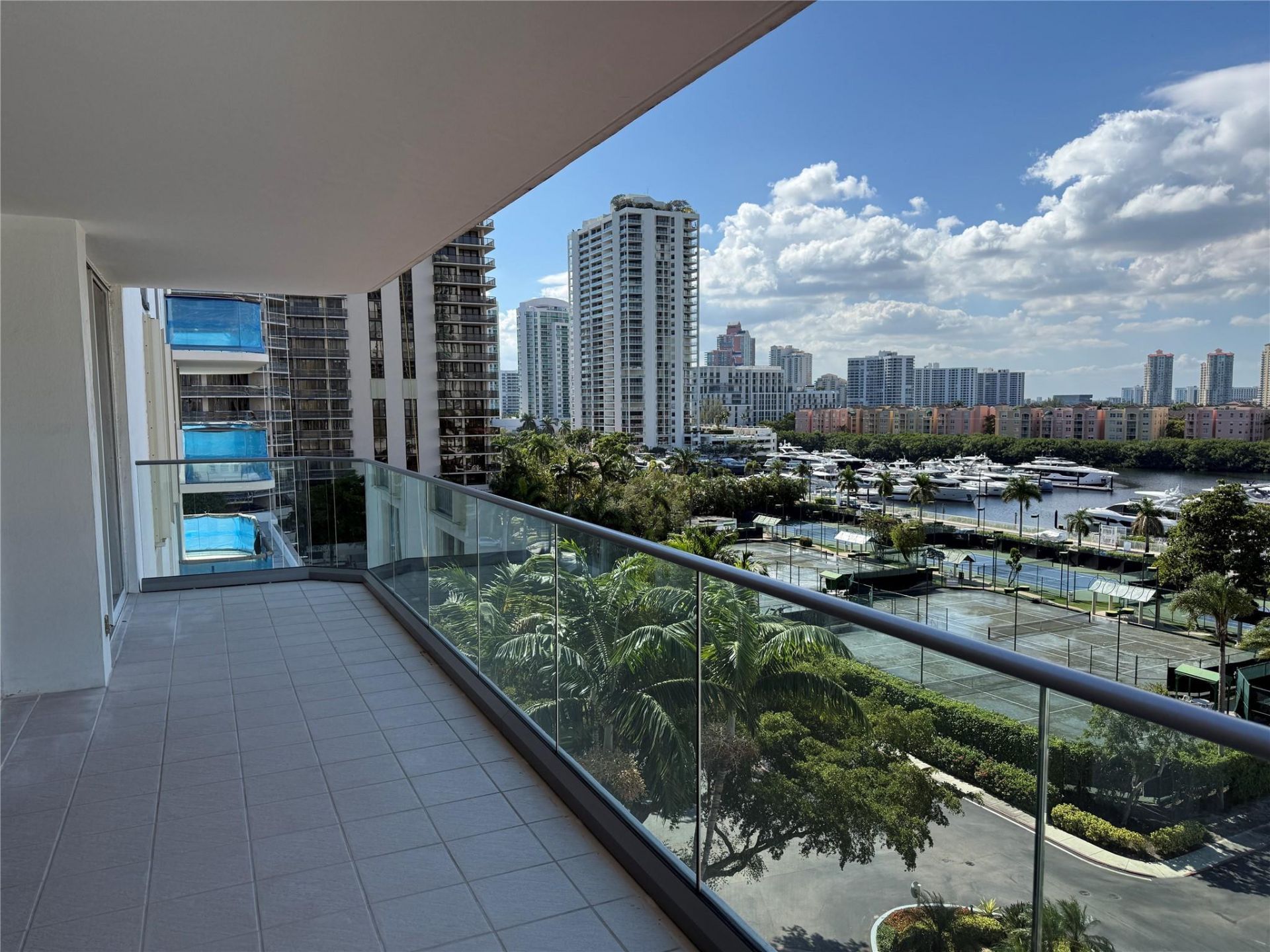 19707 Turnberry Way, Unit 8D, Miami, FL 33180 Photo