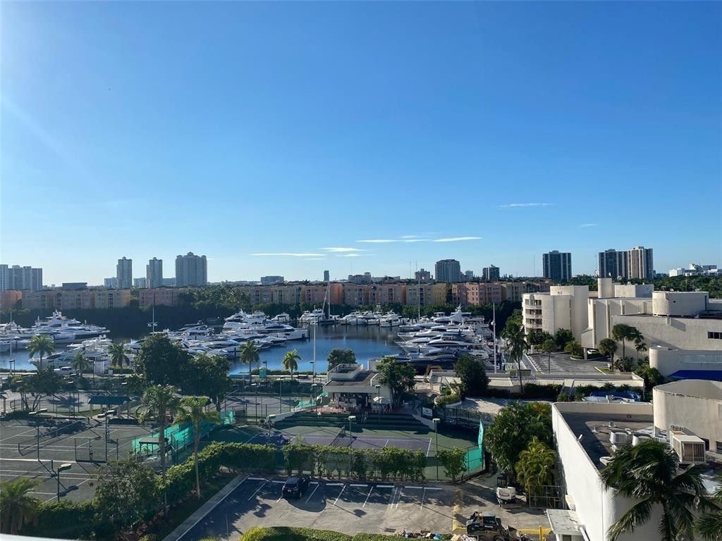 19707 Turnberry Way, Unit 8D, Miami, FL 33180 Photo