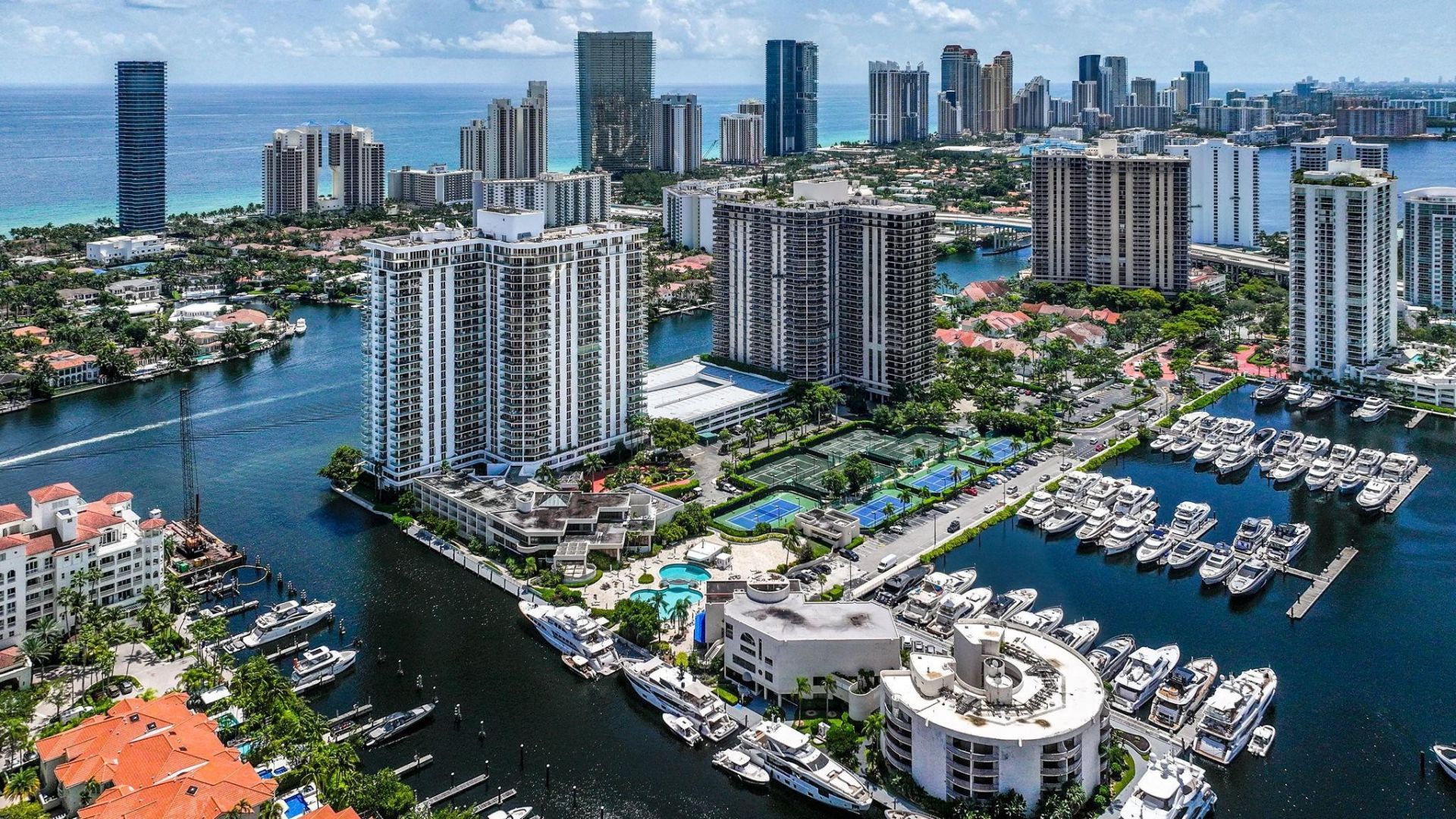 19707 Turnberry Way, Unit 8D, Miami, FL 33180 Photo