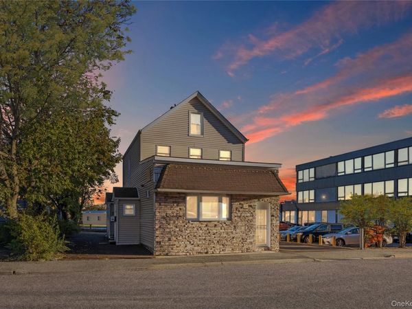 15 E Carl Street, Hicksville, NY 11801