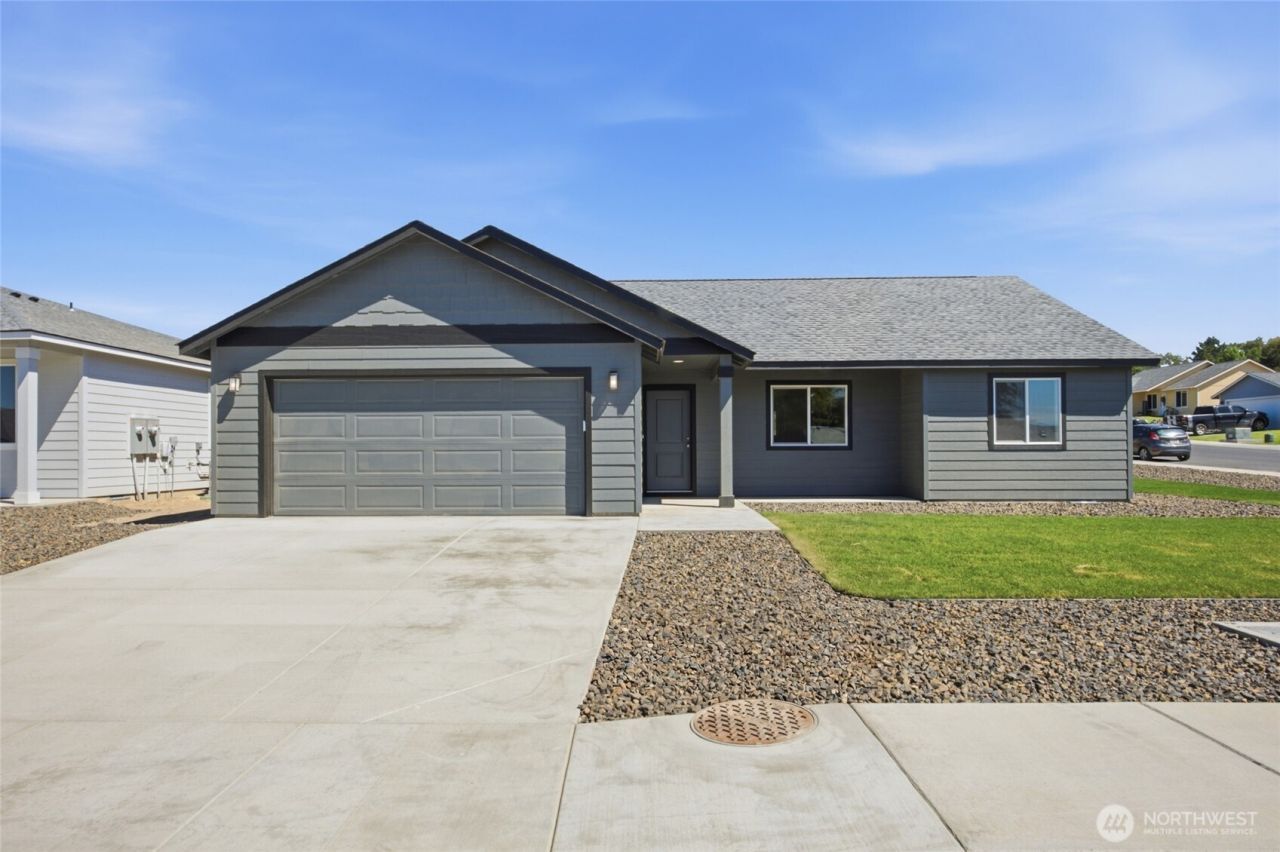 310 Poplar Street Ne, Royal City, WA 99357 Main Photo