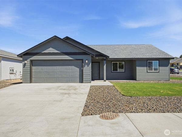 310 Poplar Street NE, Royal City, WA 99357