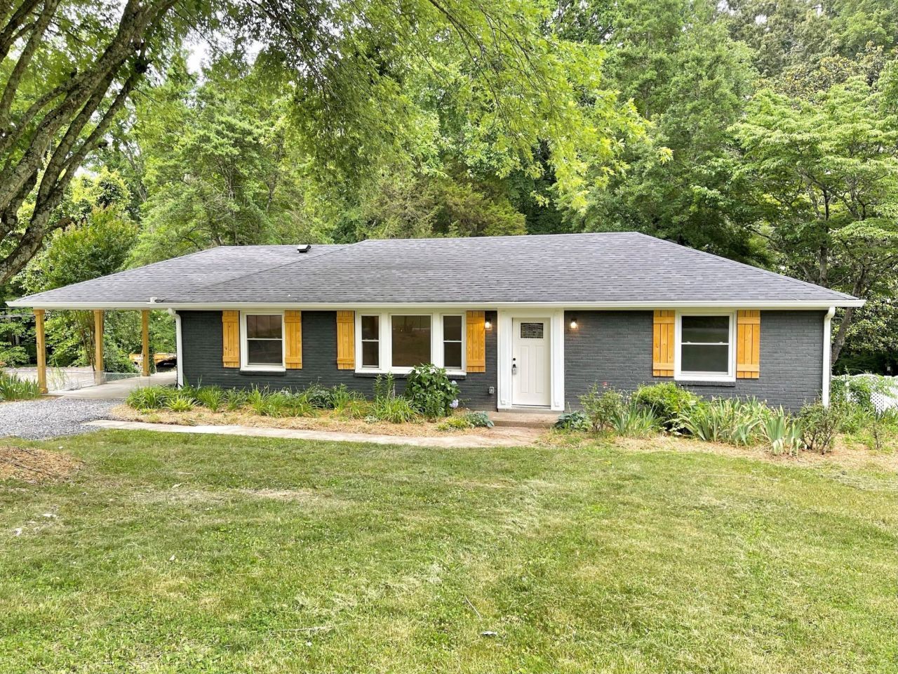 1690 Valley Rd, Clarksville, TN 37043 Main Photo