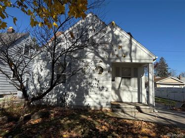 876 Garfield Avenue, Lincoln Park, MI 48146