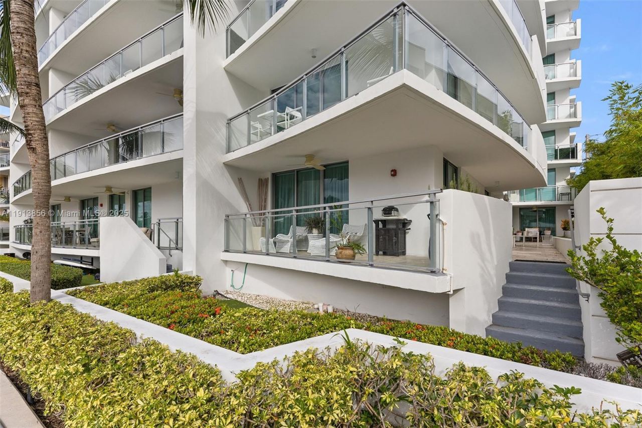 9400 W Bay Harbor Dr, Unit 101, Bay Harbor Islands, FL 33154 Photo