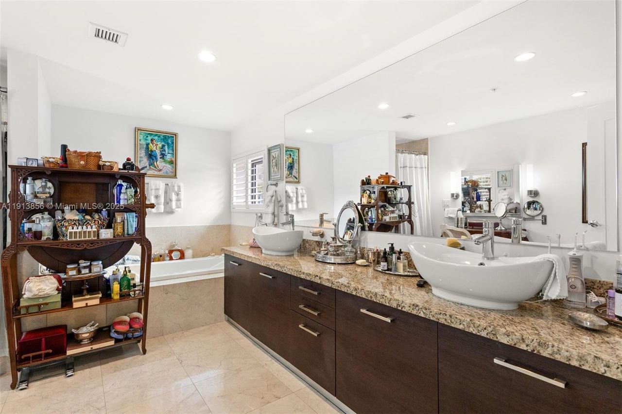 9400 W Bay Harbor Dr, Unit 101, Bay Harbor Islands, FL 33154 Photo