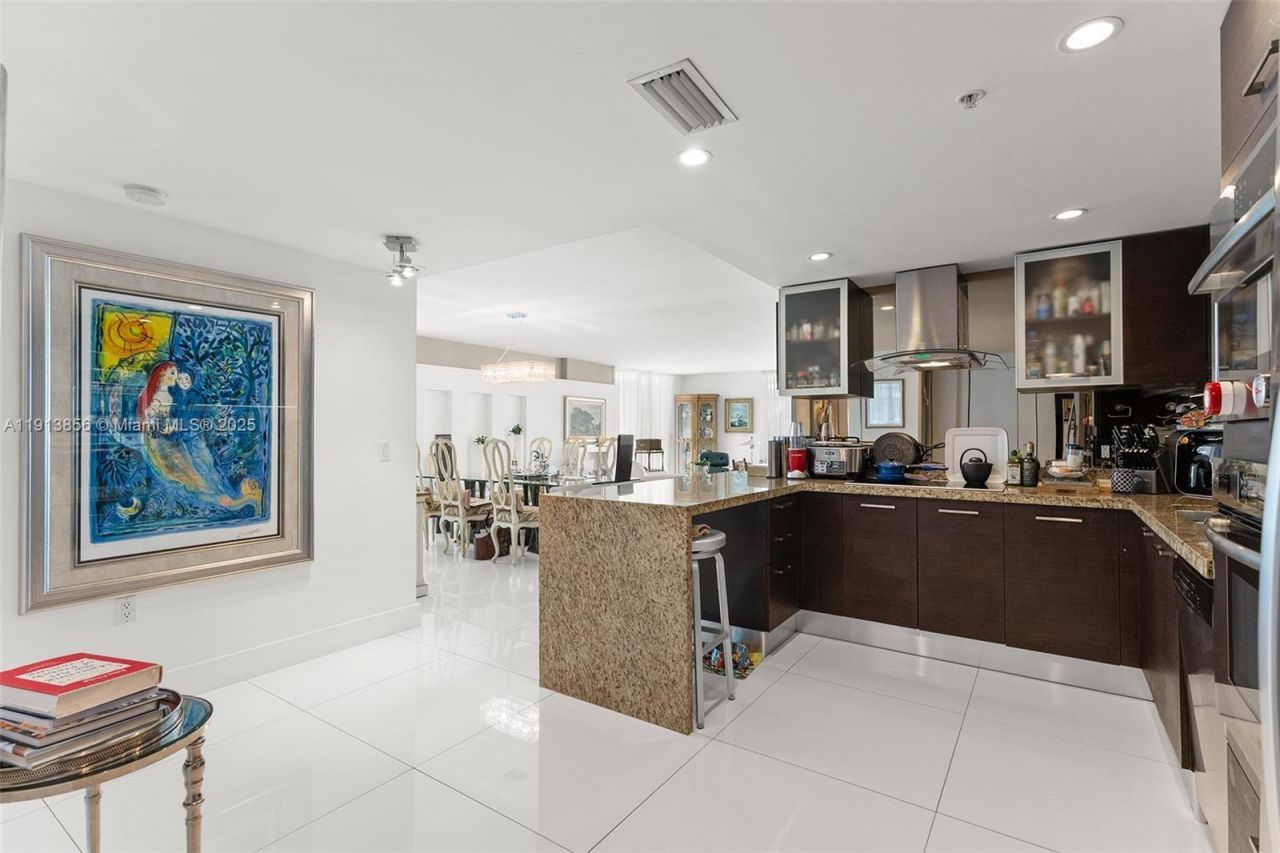 9400 W Bay Harbor Dr, Unit 101, Bay Harbor Islands, FL 33154 Photo